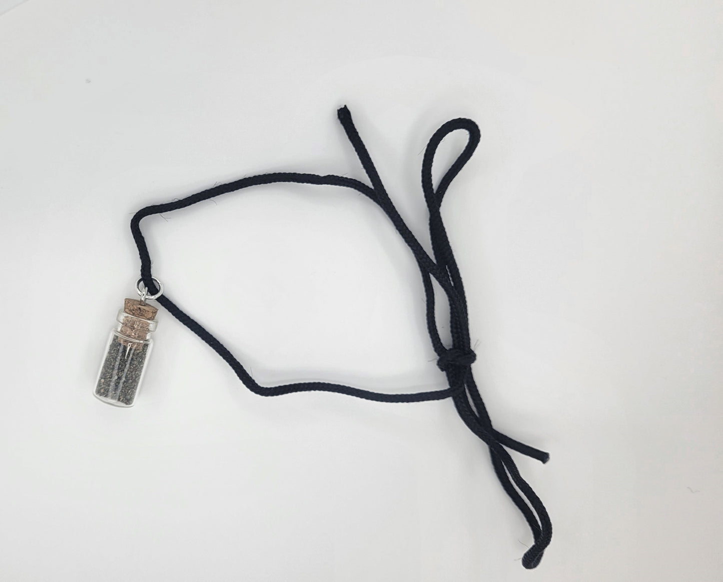 Collar de botellita con arena