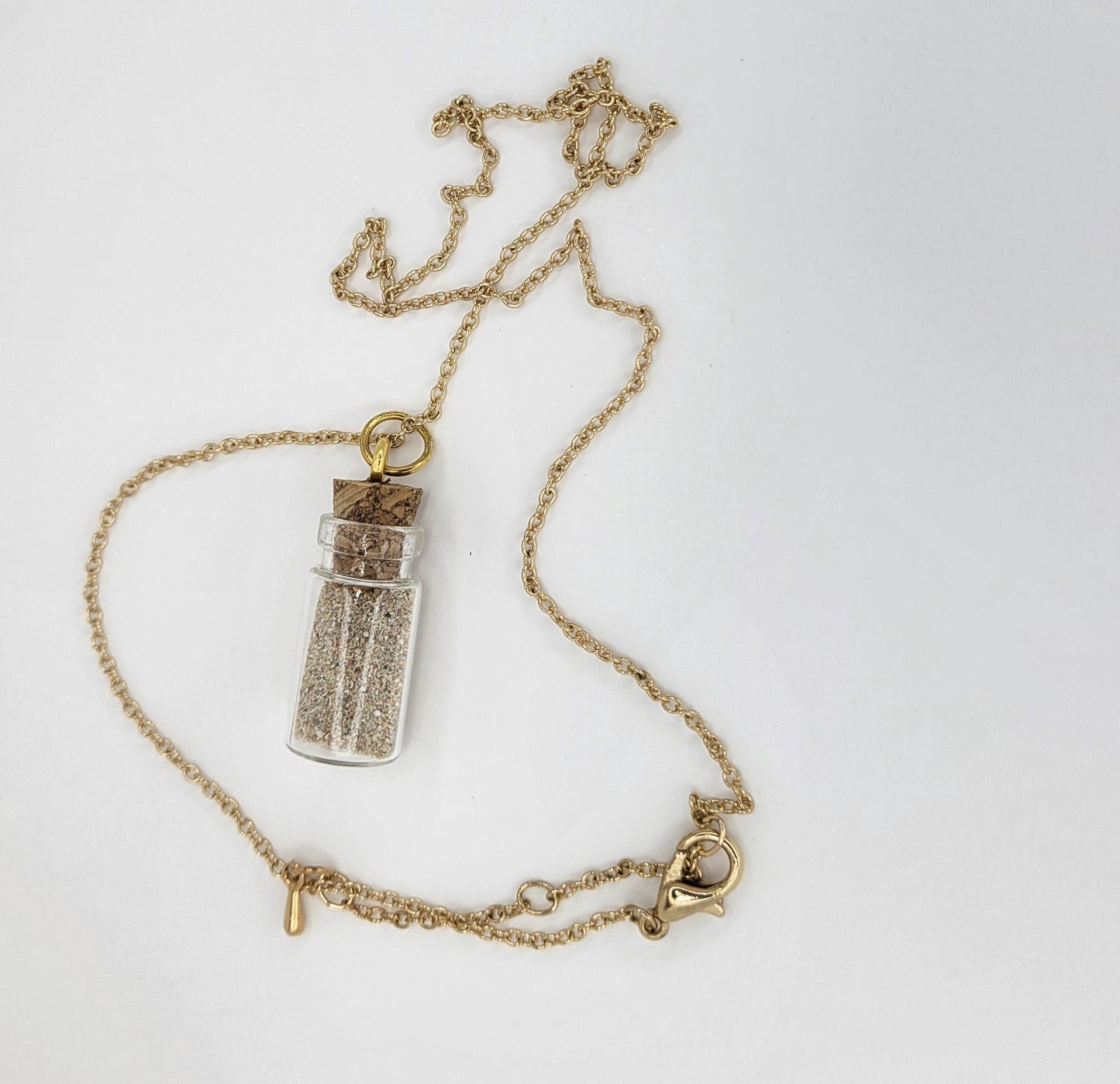 Collar de botellita con arena